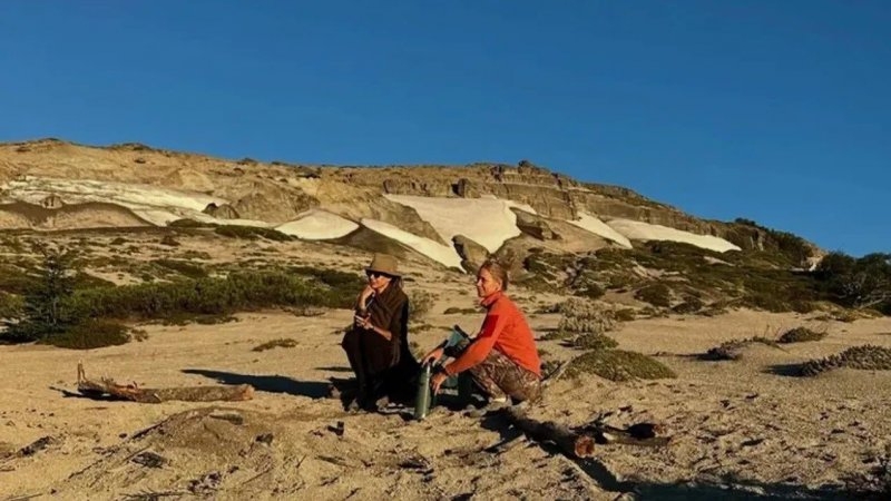 Denuncian que Juliana Awada acampó e hizo un fogón en un área prohibida del Parque Nacional Nahuel Huapi