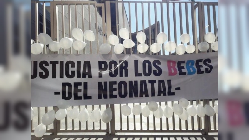 La mamá de una bebé sobreviviente del Neonatal apuntó contra Agüero: "Me la pidió, se la di, y mi hija gritó"