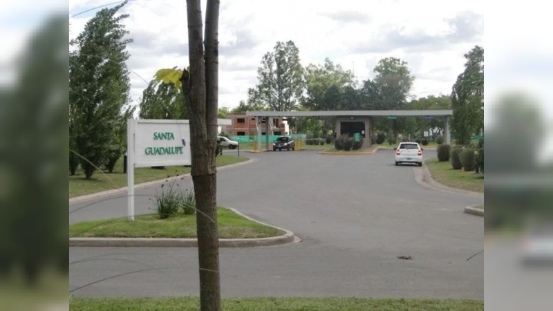 Tragedia en un country: un nene de 3 años se atragantó con una uva y murió