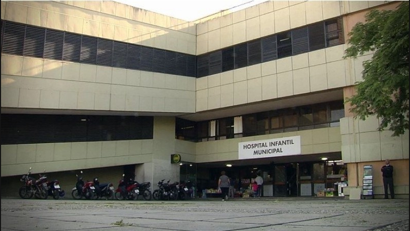 Córdoba: un niño de un año en terapia intensiva tras caer a una pileta