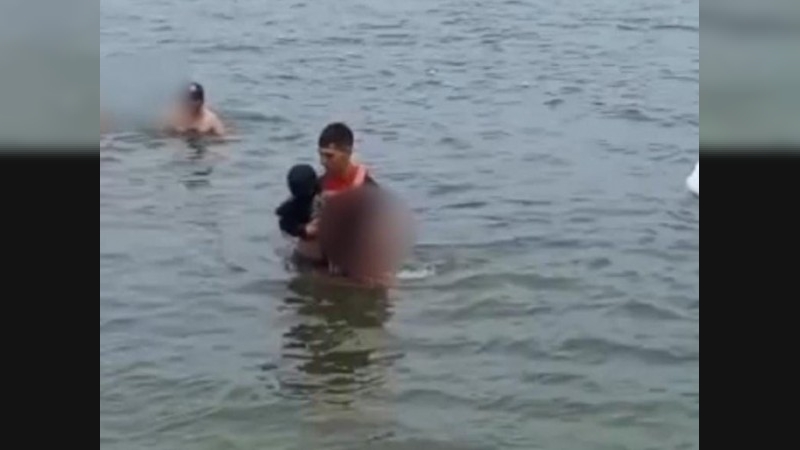 Otro rescate en Miramar cuando dos niñas corrían peligro de ahogarse