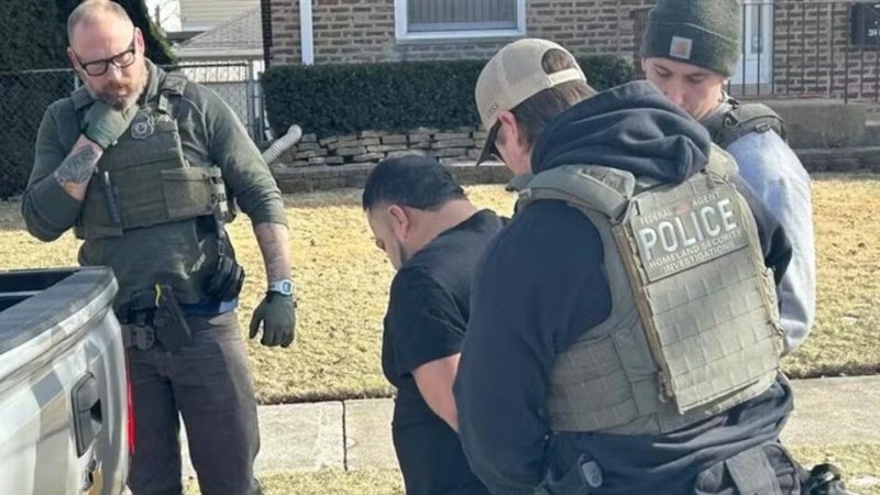 EE.UU: casi mil migrantes fueron arrestados en un solo día y Trump pide aumentar el ritmo de detenciones