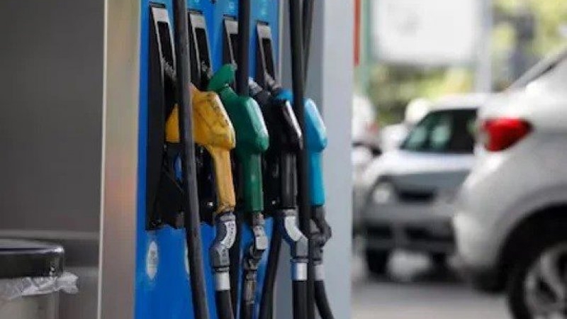 El Gobierno oficializó la medida que permite el autoservicio de combustibles