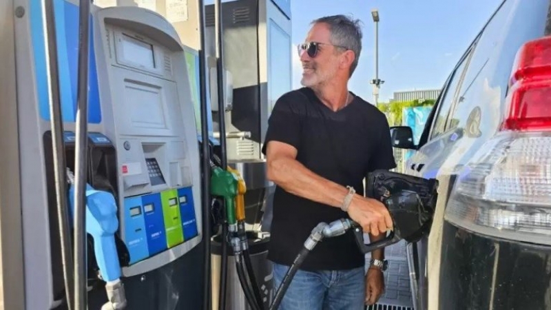 El Gobierno oficializó la medida que permite el autoservicio de combustibles