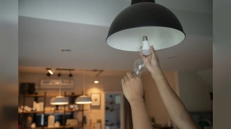 Siguen los aumentos: el Gobierno dispuso nuevas subas de luz y gas desde febrero