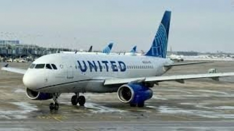 Incidente en un vuelo de United Airlines: evacuaron de emergencia a los pasajeros