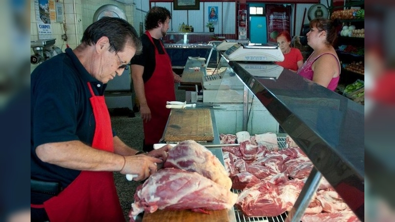 En medio de una fuerte baja en el consumo, la carne volvió a aumentar: el kilo de asado llegó a $12.000