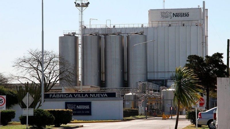Nestlé paralizó su producción en la planta fabril de Villa Nueva