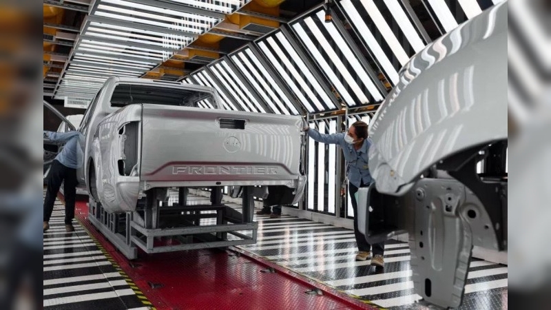 Nissan confirmó que continuará la producción en la fabrica de Córdoba pero con jornada reducida