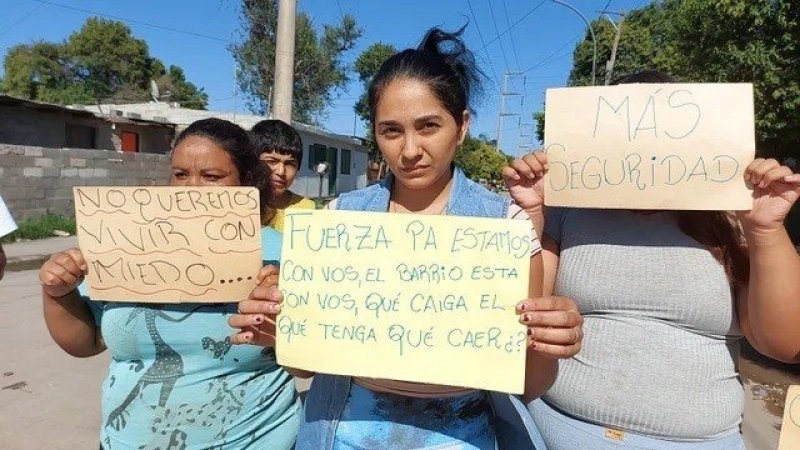 Un hombre de 74 años recibió tres puntazos al intentar defender a su vecino de un robo