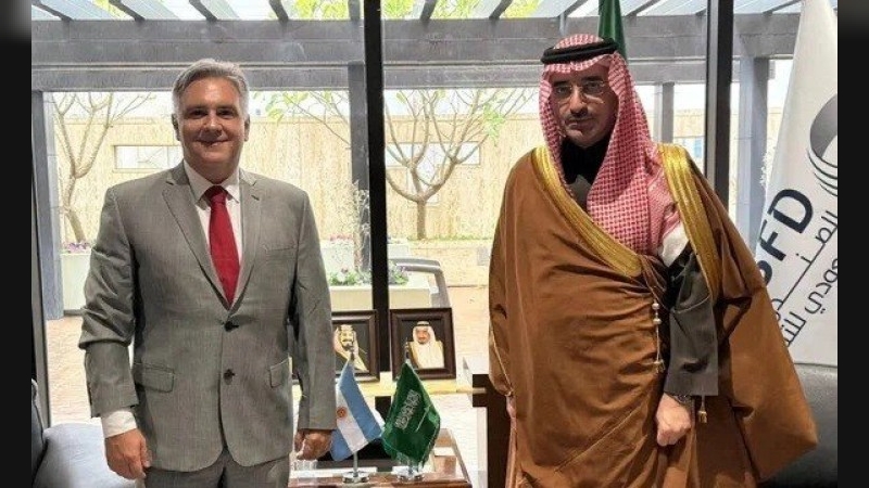 Llaryora mantuvo encuentros con fondos saudíes en procura de financiamiento