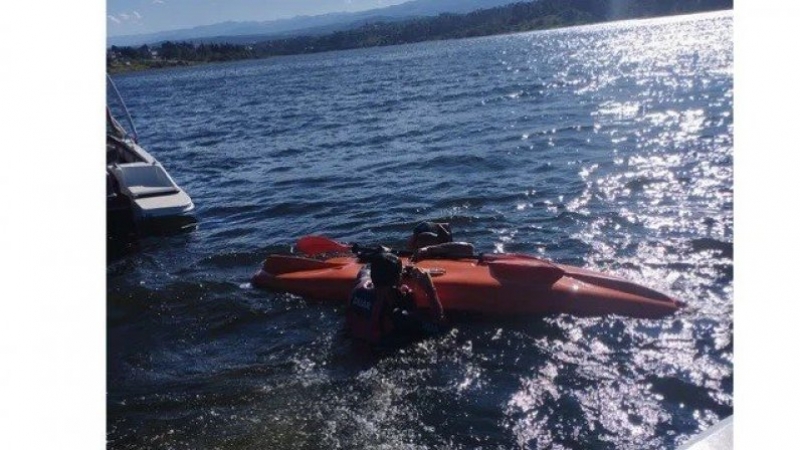 Córdoba: Rescataron a un hombre en el dique Los Molinos que cayó de su kayak