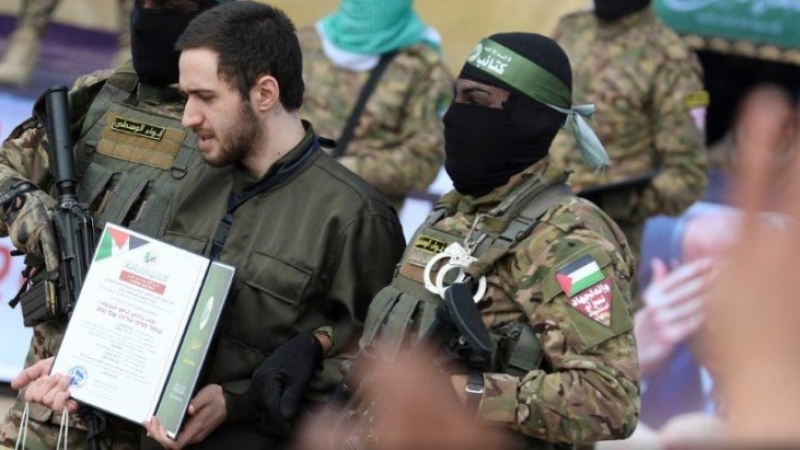 Hamas libera a tres rehenes israelíes y completa una nueva jornada de tregua