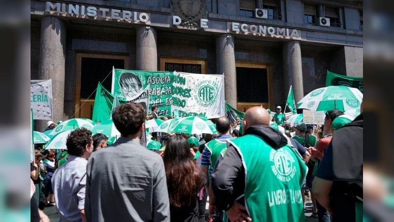 Por el cierre de la Secretaría de Vivienda, el Gobierno desvinculó a 500 empleados públicos