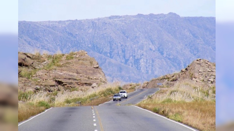 Iba alcoholizado en el camino de las Altas Cumbres, chocó a una moto y mató a una niña