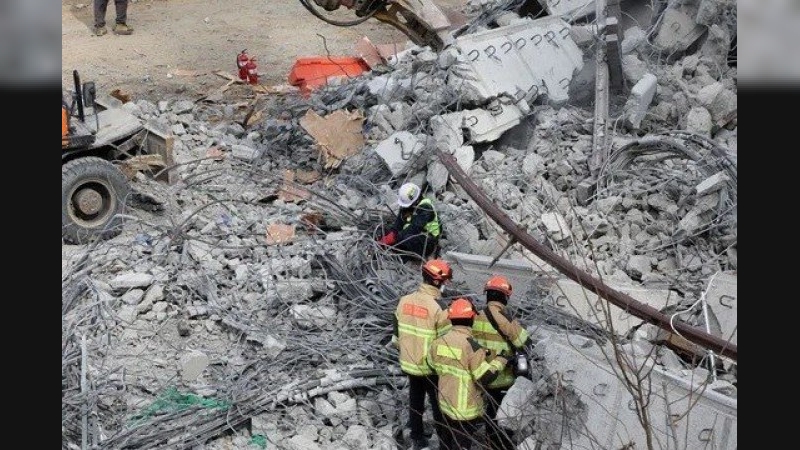 Se derrumbó un puente en una autopista surcoreana: cuatro muertos y seis heridos