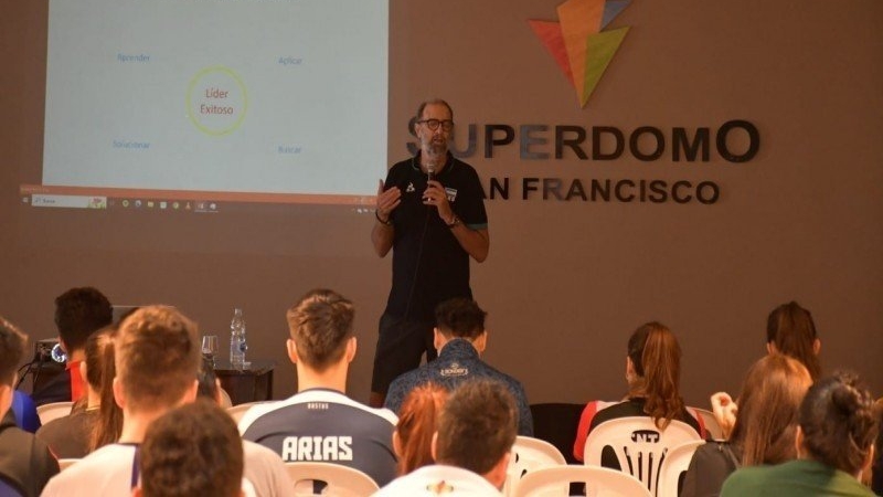 Daniel Castellani brindó una amplia capacitación en el Superdomo