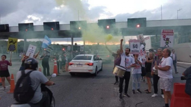 Vecinos de La Calera protestan nuevamente contra el peaje Córdoba - La Calera
