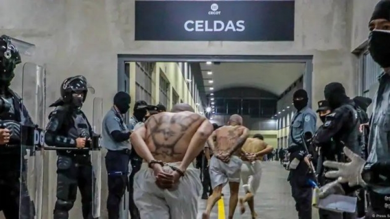 Estados Unidos deportó a cientos de integrantes de la pandilla Tren de Aragua a El Salvador