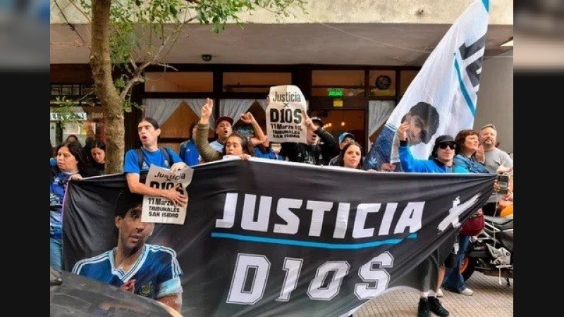 Declaran los primeros tres testigos en el juicio por la muerte de Maradona