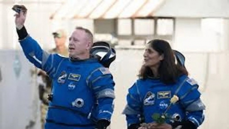 Astronautas varados regresaron a la Tierra desde la Estación Internacional