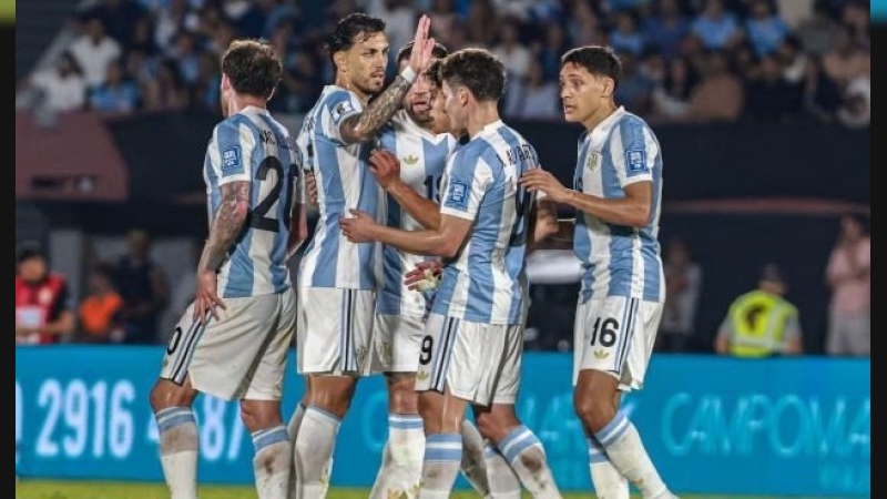 Tras la victoria en Montevideo, la Selección Argentina juega un partido solidario en Bahía Blanca