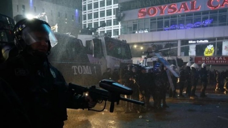 La policía turca ya arrestó a más de 1.400 personas desde que comenzaron las protestas