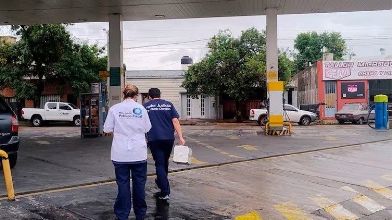Acusan a cinco policías tras una muerte en una estación de servicio