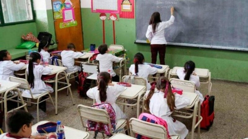 Salario docente: el Gobierno fijó el sueldo mínimo en $500.000 sin el aval de los gremios