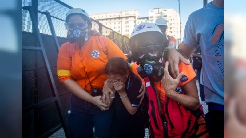 Una niña fue gaseada por Prefectura Naval en la marcha de jubilados al Congreso