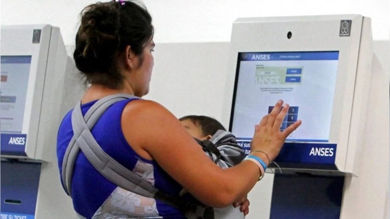 Asignaciones familiares: oficializan aumento del 2,40% para los montos a cobrar en abril