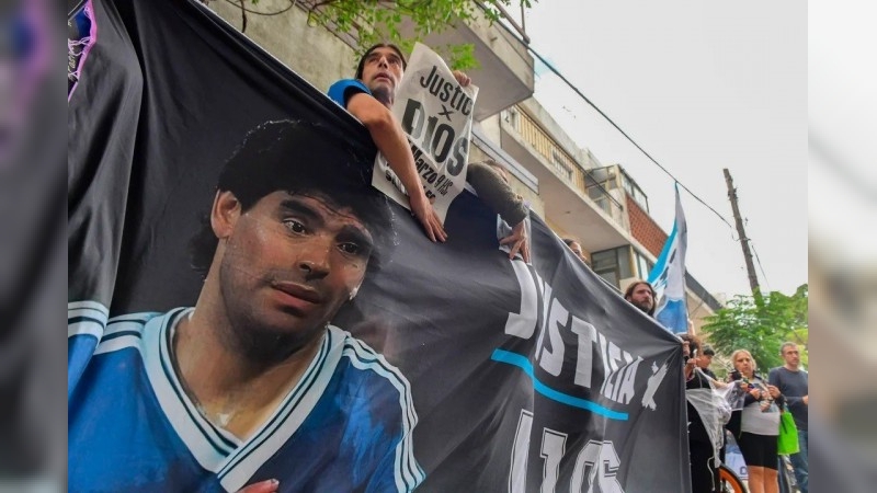 "Liquido en los pulmones y corazón agrandado": los desgarradores detalles de la autopsia de Diego Maradona