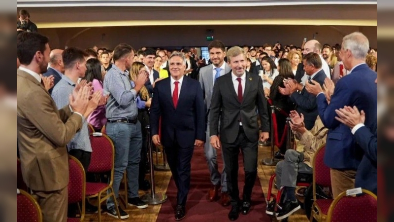 Llaryora asumió la presidencia de la Región Centro: defendió el federalismo y la obra pública