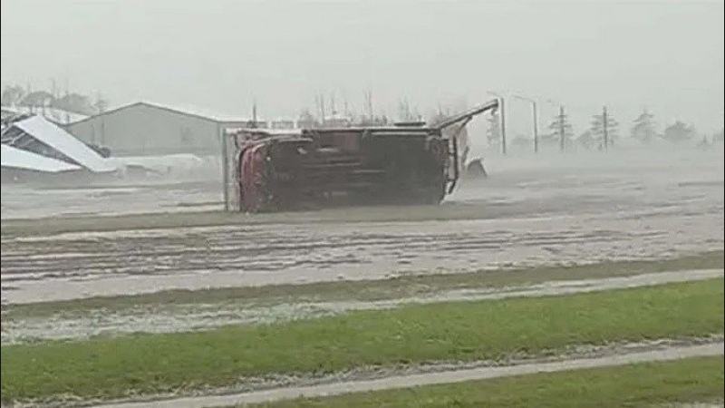 Fuertes lluvias con granizo causaron destrozos en el sur de Córdoba