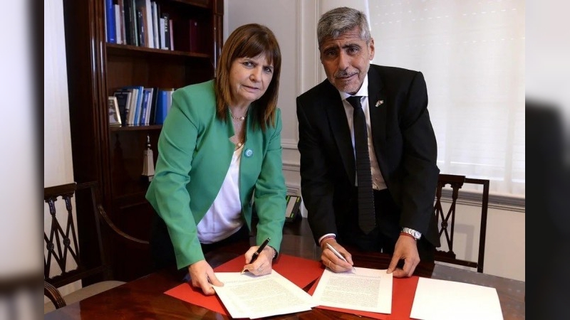 Bullrich presentó la ley Antibarras en Córdoba y Quinteros aseguró el apoyo en Diputados