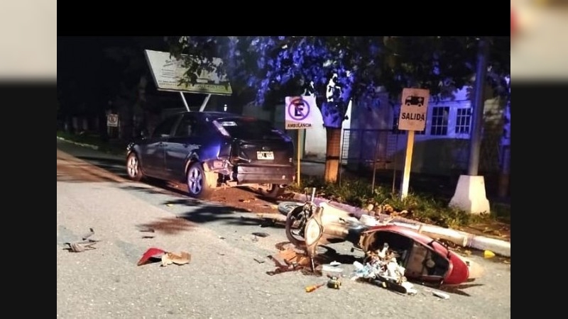 San Guillermo: Murió un motociclista al chocar con un auto estacionado