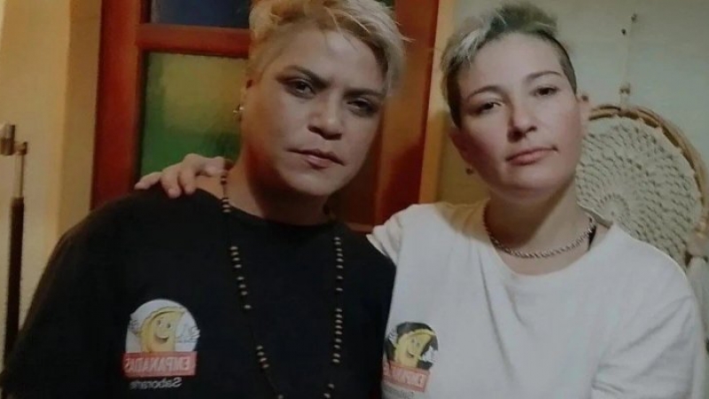 Otro ataque de odio: una pareja de lesbianas fue golpeada y herida a cuchillazos por sus propios vecinos