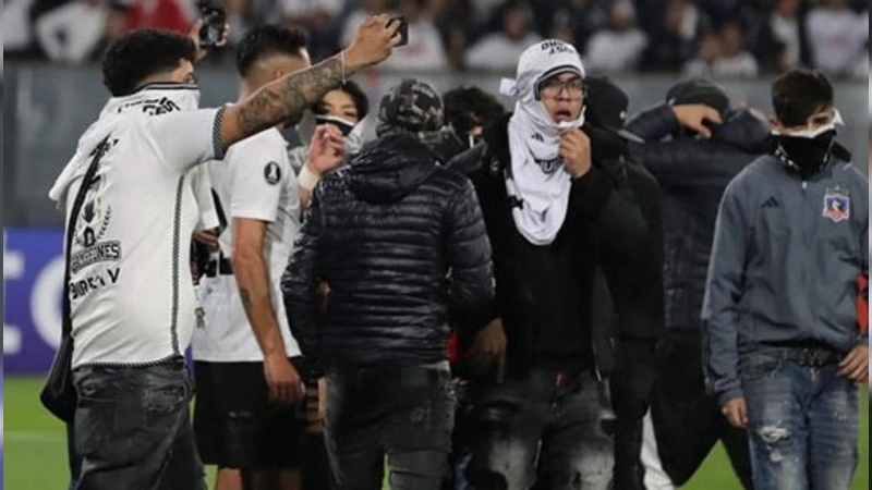 Tragedia en Chile: dos hinchas fallecieron por incidentes en la previa entre Colo Colo y Fortaleza