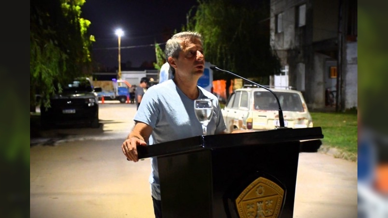 Bernarte inauguró luces led en un sector de barrio La Milka