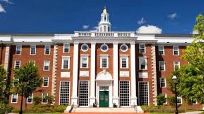 La Universidad de Harvard demanda a la Administración Trump por la congelación de fondos
