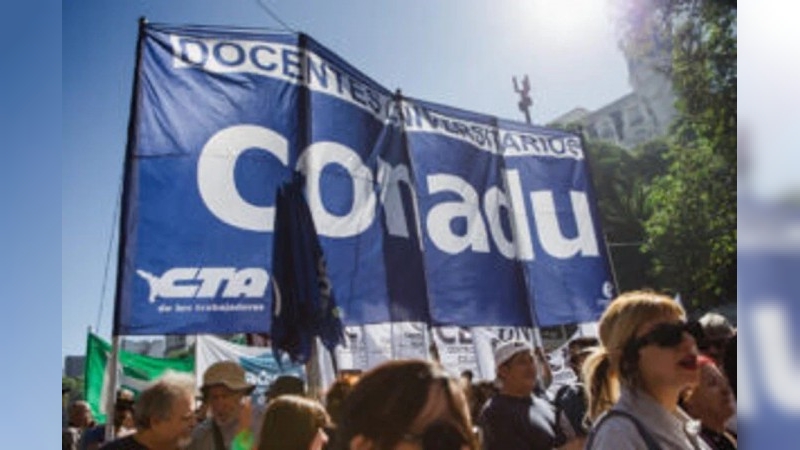 Paro de 24 horas de docentes universitarios por mejoras salariales