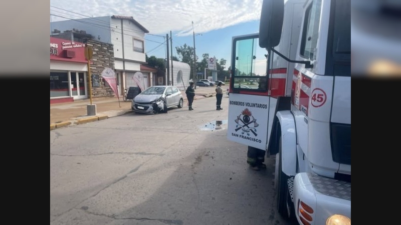 Bomberos Voluntarios acudieron a un siniestro vial