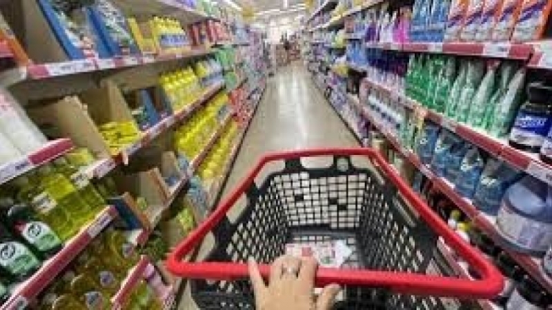 Las ventas en supermercados y mayoristas no levantan: el dato preocupante que dejó el INDEC