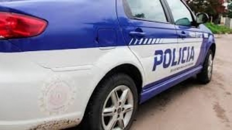 Dos jóvenes detenidos: una mujer los vio saltar la tapia y llevarse una motoguadaña de su propiedad