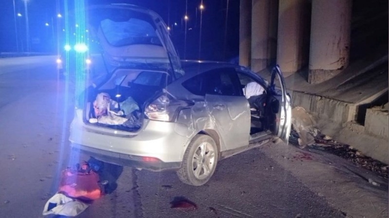 Escapó de la Policía en su auto, cayó desde un puente hacia Circunvalación y lo detuvieron