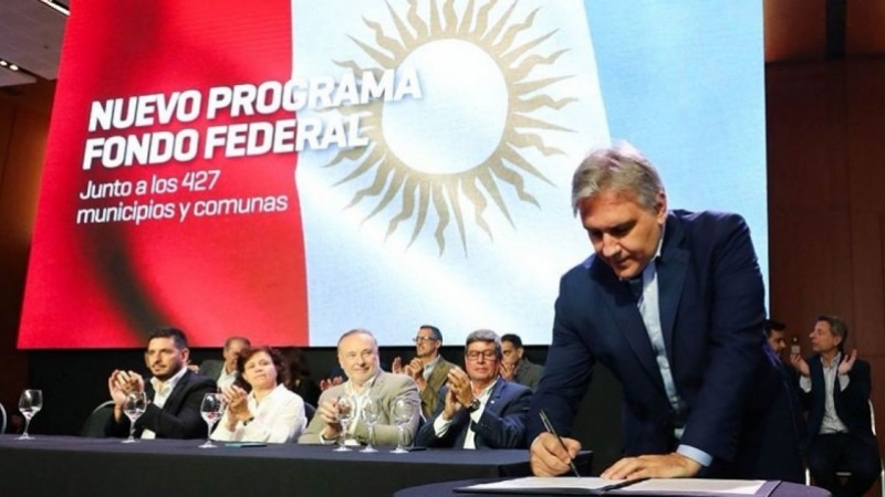 Llaryora firmó el Fondo Federal Cordobés y la Provincia destinará $112.881 millones para apoyar a municipios y comunas