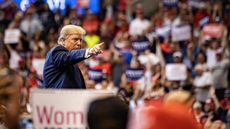 Trump firmó un decreto que ofrece una "compensación" en sector automotriz