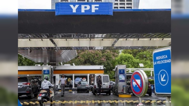 Ya rige la baja en los combustibles de YPF y se espera al resto de las petroleras