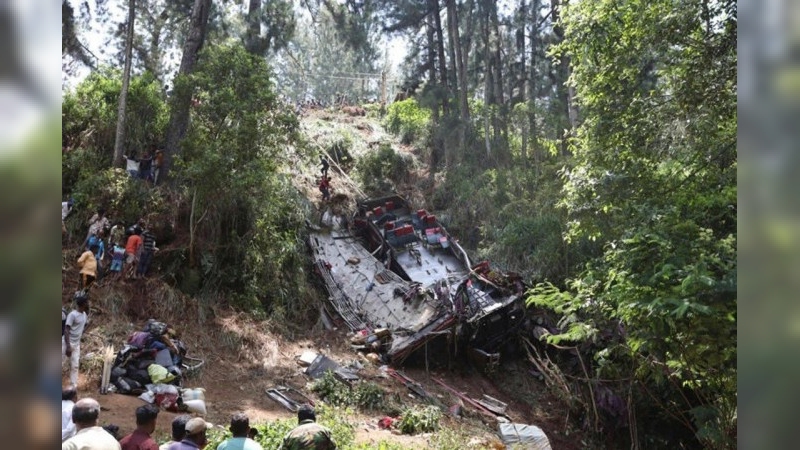 Mueren 21 personas y otras 14 resultan heridas en accidente de autobús en Sri Lanka
