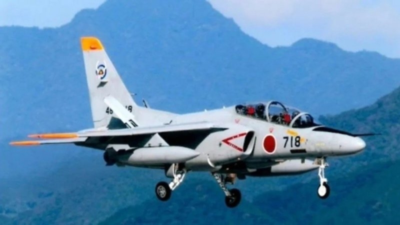 Un avión militar de entrenamiento japonés se estrelló en un lago: hay 2 desaparecidos